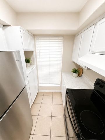 8714 Victorian Village Drive 8, Houston, TX 77071