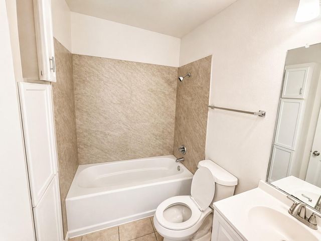 8714 Victorian Village Drive 8, Houston, TX 77071