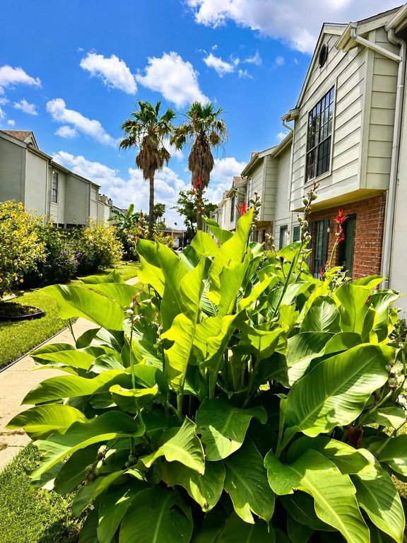 8714 Victorian Village Drive 8, Houston, TX 77071