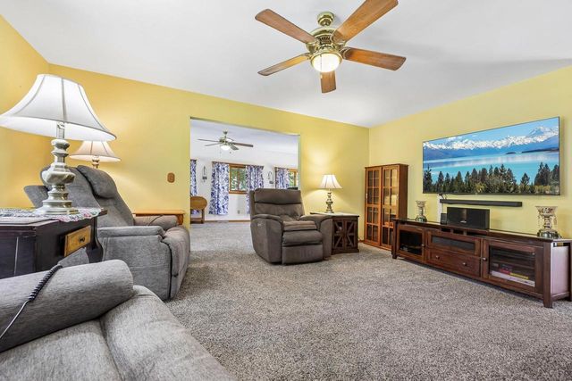 135 Riverview Heights, Mayville, WI 53050