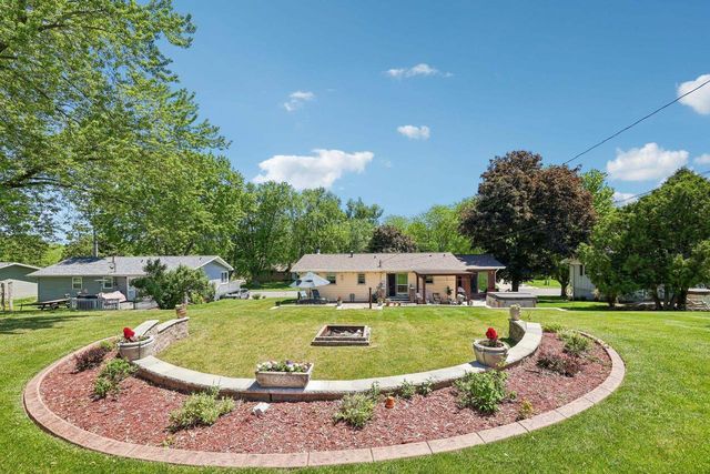 135 Riverview Heights, Mayville, WI 53050
