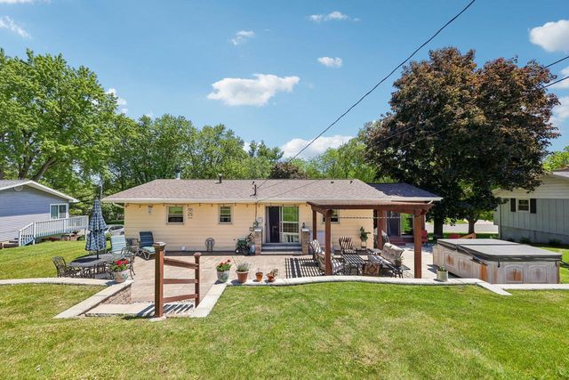 135 Riverview Heights, Mayville, WI 53050