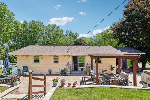 135 Riverview Heights, Mayville, WI 53050