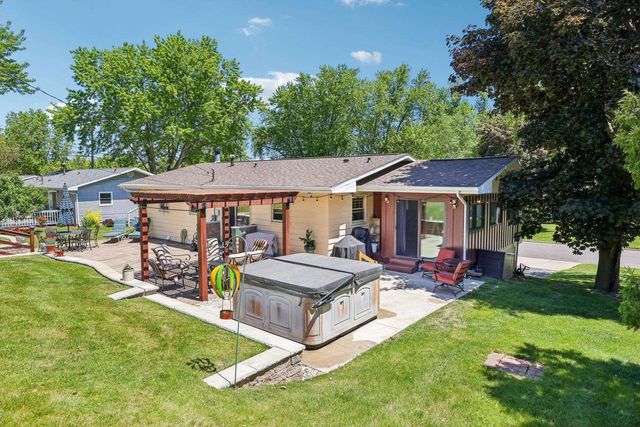 135 Riverview Heights, Mayville, WI 53050