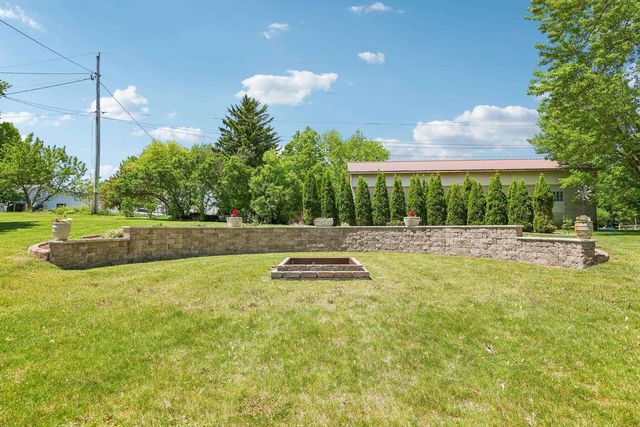135 Riverview Heights, Mayville, WI 53050
