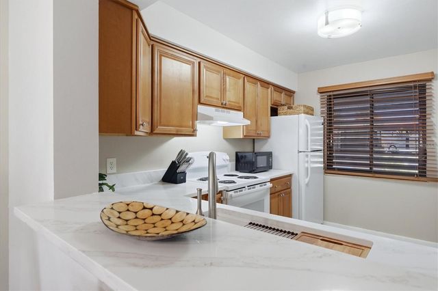 5216 LAKE VILLAGE DRIVE 71, Sarasota, FL 34235