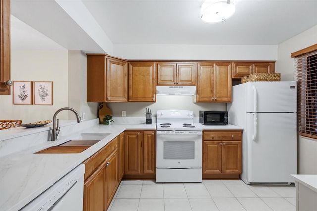 5216 LAKE VILLAGE DRIVE 71, Sarasota, FL 34235