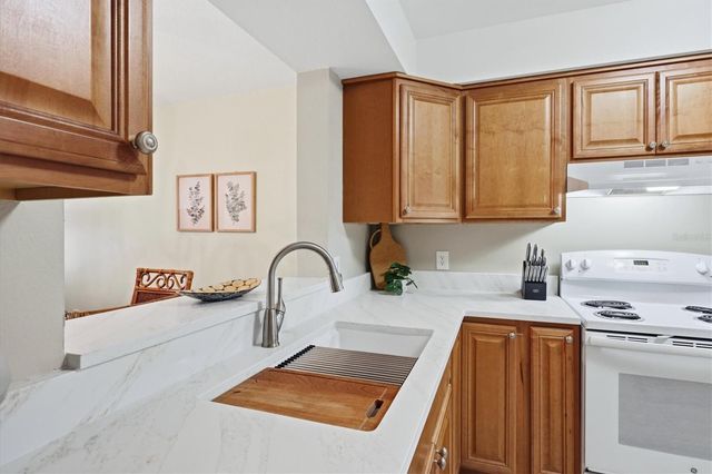 5216 LAKE VILLAGE DRIVE 71, Sarasota, FL 34235