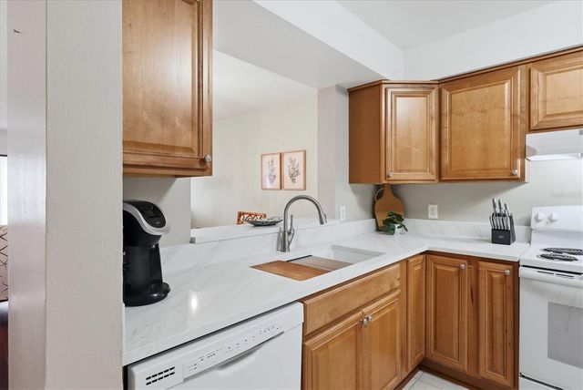 5216 LAKE VILLAGE DRIVE 71, Sarasota, FL 34235