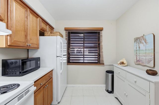 5216 LAKE VILLAGE DRIVE 71, Sarasota, FL 34235