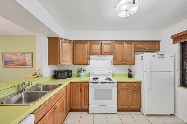 5216 LAKE VILLAGE DRIVE 71, Sarasota, FL 34235