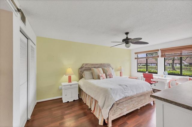 5216 LAKE VILLAGE DRIVE 71, Sarasota, FL 34235