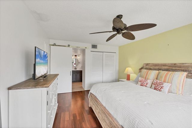 5216 LAKE VILLAGE DRIVE 71, Sarasota, FL 34235
