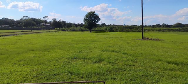 5745 W Port Arthur Road, Port Arthur, TX 77640