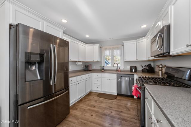 9 Mullen Drive, Rotterdam, NY 12306