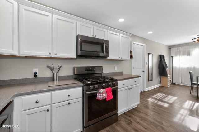 9 Mullen Drive, Rotterdam, NY 12306