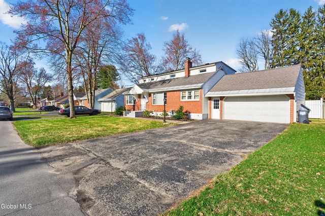 9 Mullen Drive, Rotterdam, NY 12306