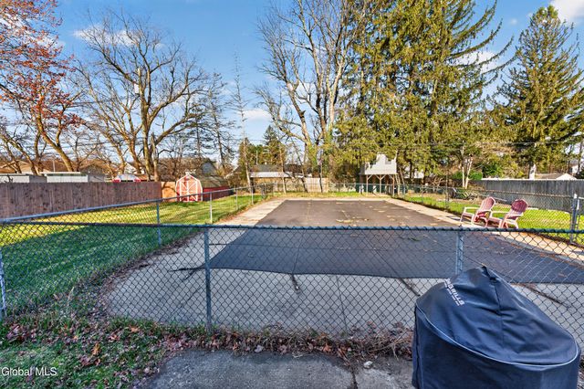 9 Mullen Drive, Rotterdam, NY 12306