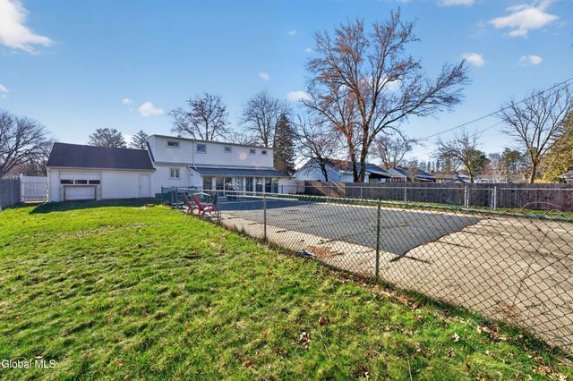 9 Mullen Drive, Rotterdam, NY 12306