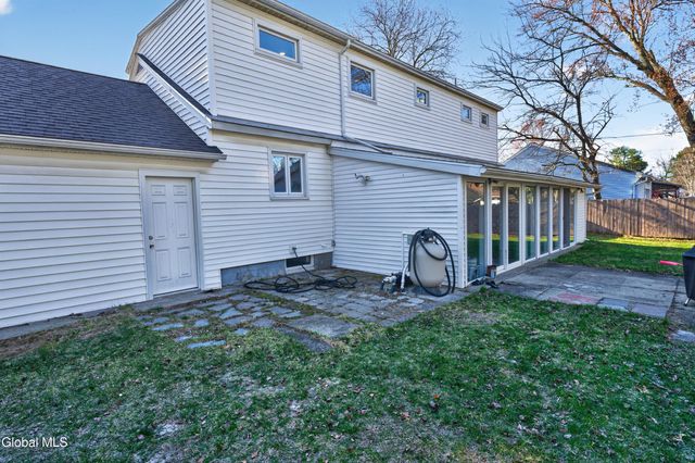 9 Mullen Drive, Rotterdam, NY 12306