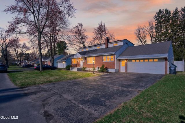 9 Mullen Drive, Rotterdam, NY 12306