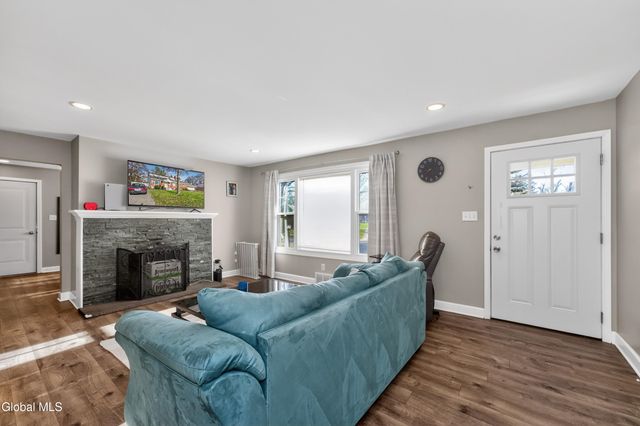 9 Mullen Drive, Rotterdam, NY 12306