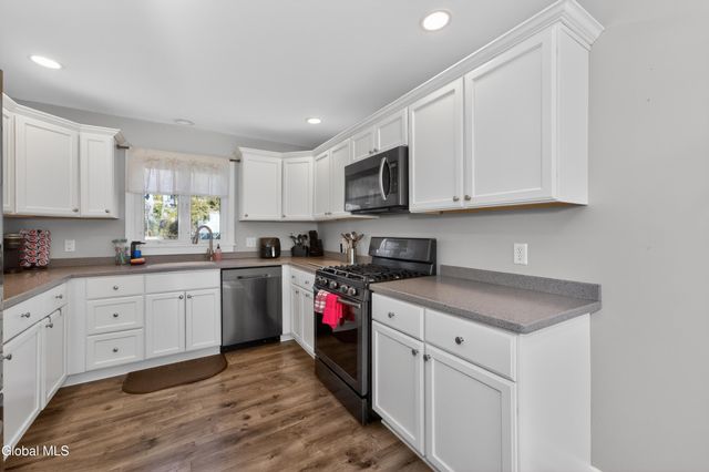 9 Mullen Drive, Rotterdam, NY 12306