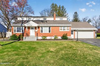 9 Mullen Drive, Rotterdam, NY 12306