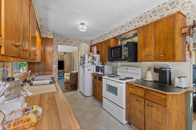 25 Kings Mountain Dr, West Boylston, MA 01583