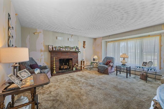 25 Kings Mountain Dr, West Boylston, MA 01583