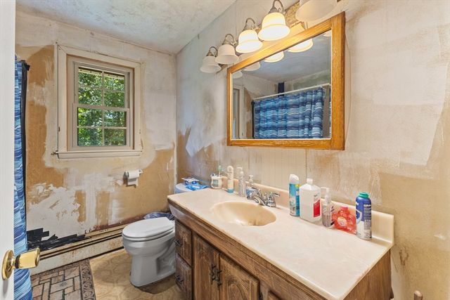 25 Kings Mountain Dr, West Boylston, MA 01583