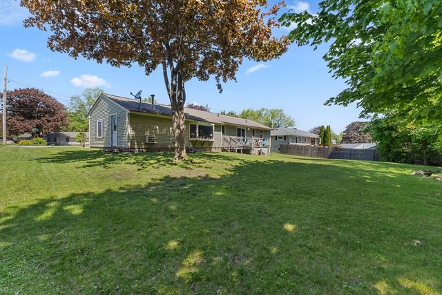 25 Kings Mountain Dr, West Boylston, MA 01583