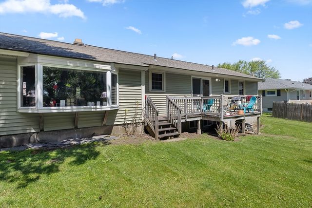 25 Kings Mountain Dr, West Boylston, MA 01583