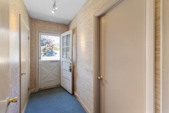 25 Kings Mountain Dr, West Boylston, MA 01583