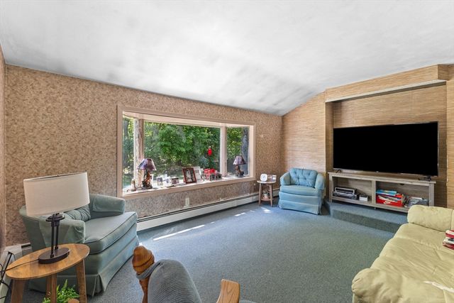 25 Kings Mountain Dr, West Boylston, MA 01583