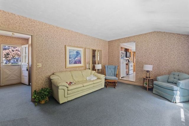25 Kings Mountain Dr, West Boylston, MA 01583