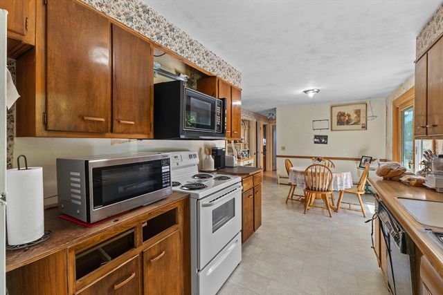 25 Kings Mountain Dr, West Boylston, MA 01583