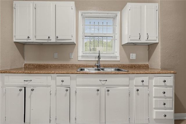 3005 E 32nd Street, Kansas City, MO 64128