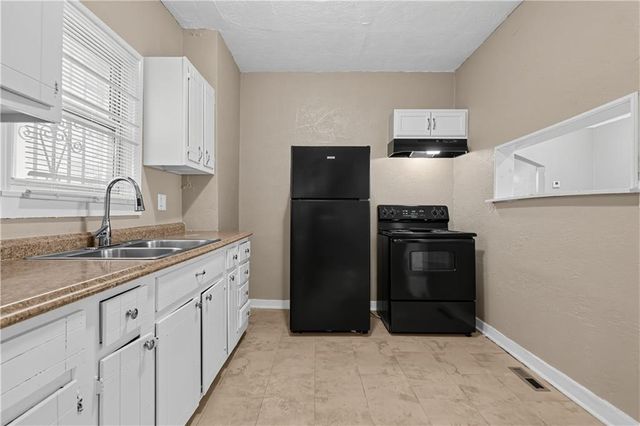 3005 E 32nd Street, Kansas City, MO 64128