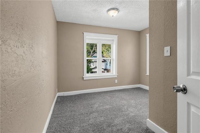 3005 E 32nd Street, Kansas City, MO 64128