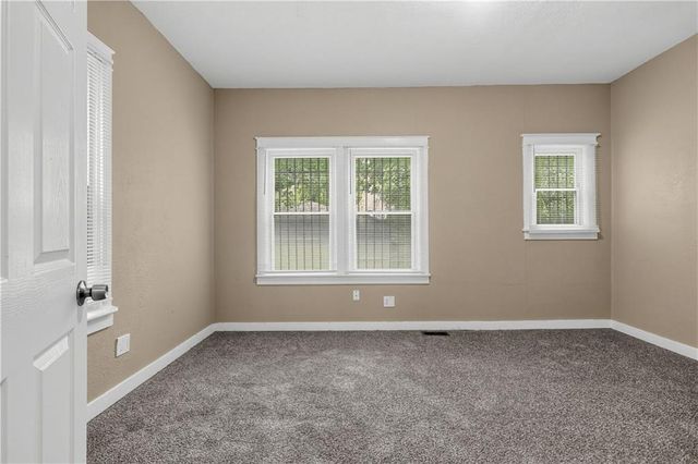 3005 E 32nd Street, Kansas City, MO 64128