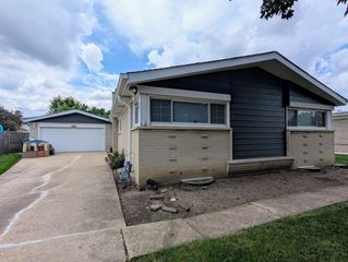 42 Fernwood Drive, Glenview, IL 60025