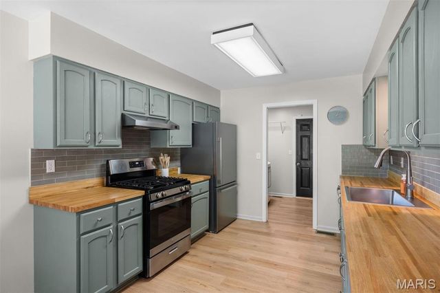 2411 S Lakeridge Court 17, Lake St Louis, MO 63367