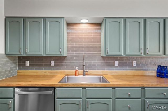 2411 S Lakeridge Court 17, Lake St Louis, MO 63367