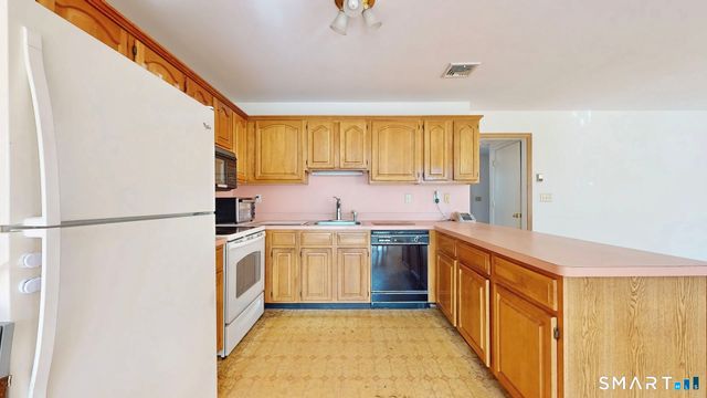 1985 Cutspring Road, Stratford, CT 06614