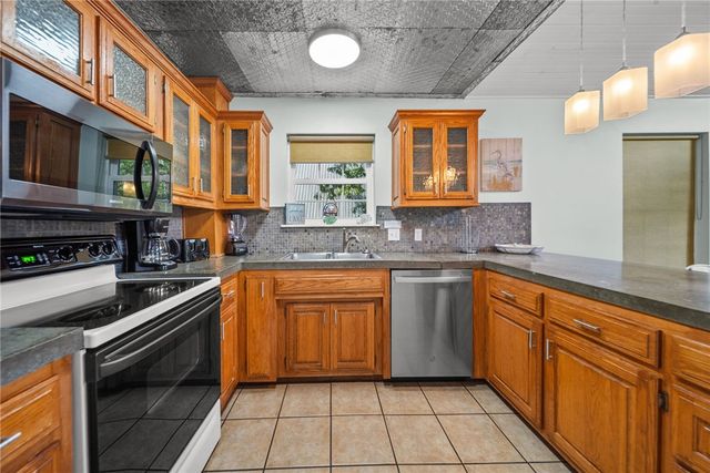 11855 White Oak Drive, Garfield, AR 72732