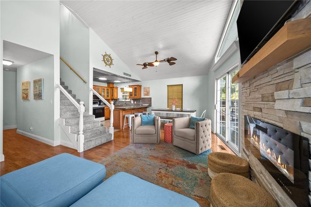 11855 White Oak Drive, Garfield, AR 72732
