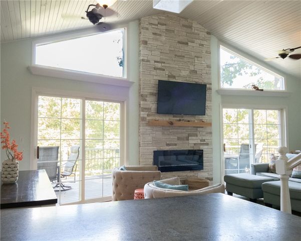 11855 White Oak Drive, Garfield, AR 72732