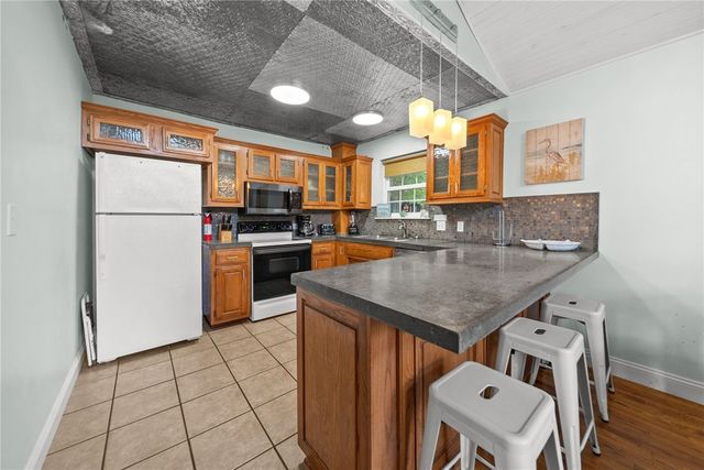 11855 White Oak Drive, Garfield, AR 72732