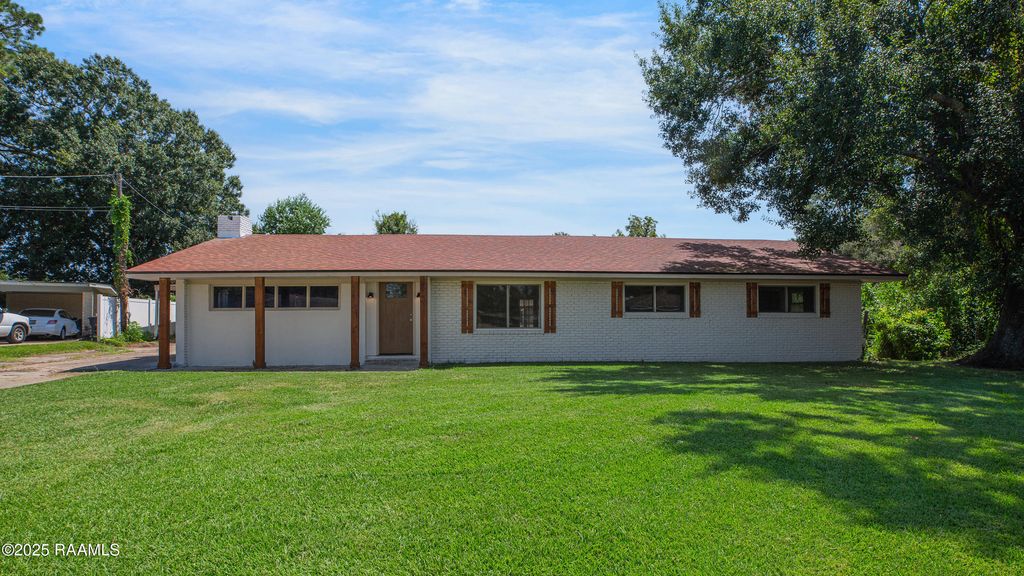 113 Woodcrest Circle, New Iberia, LA 70560